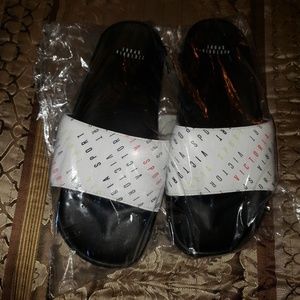 🌟NWT🌟2019,VSX SLIDES🤩SIZE 9/10(VICTORIA SECRET)